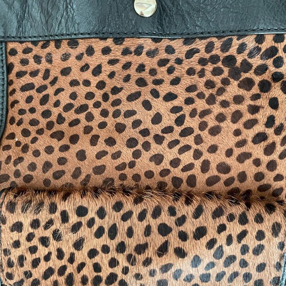 COPY - Rebecca Minkoff dexter black leather animal print bucket bag - Picture 5 of 12